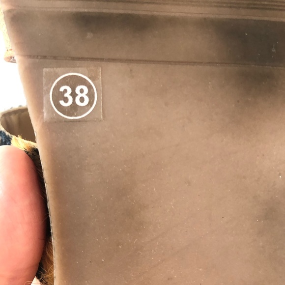 Carvela by Kurt Geiger Antigua Triple Strap Sandals Gold Cheetah - Picture 5 of 5